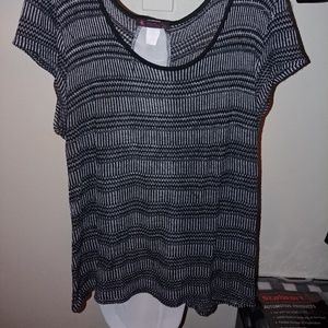 Black & white open split back shirt